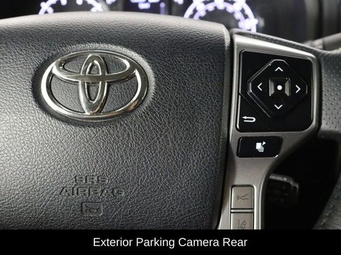 Used 2020 Toyota 4Runner SR5 AWD/4WD image 10