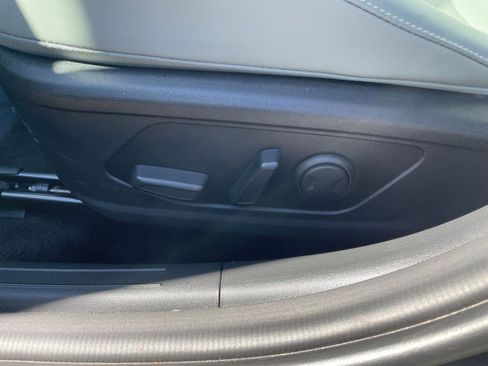 Used 2025 Hyundai Elantra Limited image 23