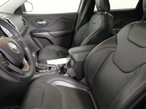 Used 2019 Jeep Cherokee Limited image 28