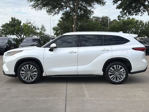Used 2020 Toyota Highlander Platinum FWD image 4