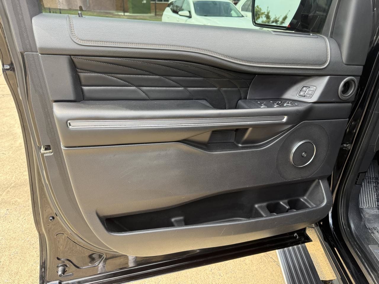 Used 2018 Ford Expedition Platinum AWD/4WD image 17