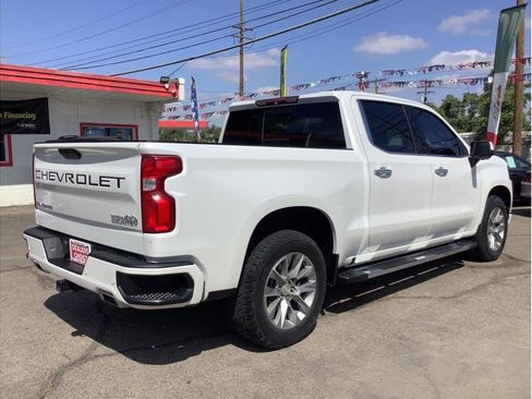 Used 2019 Chevrolet Silverado 1500 High Country w/ Technology Package AWD/4WD image 5