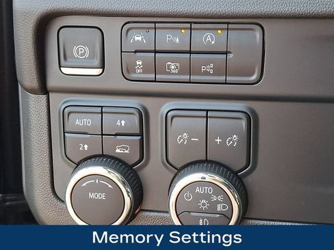 Used 2025 Chevrolet Tahoe Premier AWD/4WD image 9