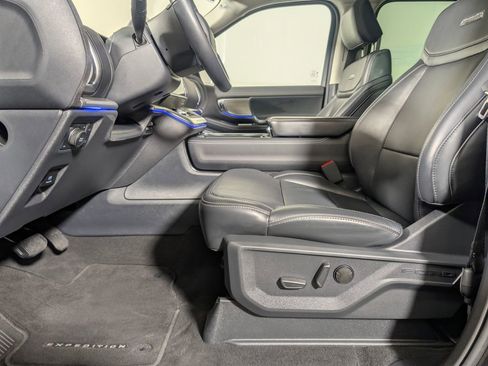Certified 2025 Ford Expedition Platinum image 12
