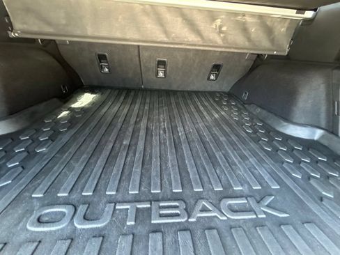 Used 2025 Subaru Outback Premium AWD/4WD image 36