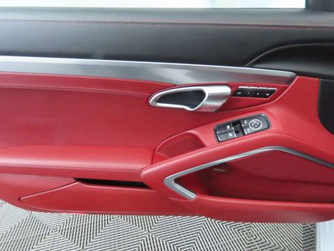 Used 2018 Porsche 911 Turbo image 25