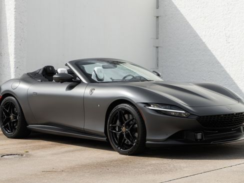 Used 2025 Ferrari Roma Spider image 3