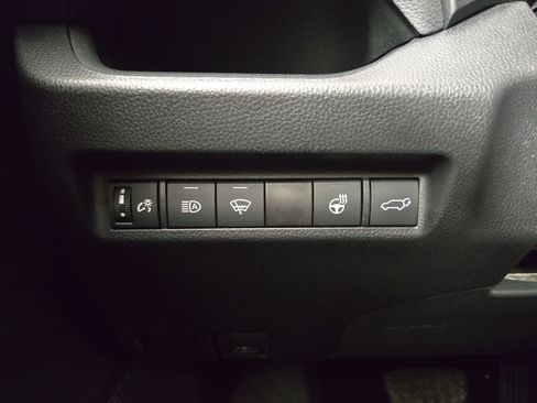 Used 2021 Toyota RAV4 XLE Premium AWD/4WD image 29