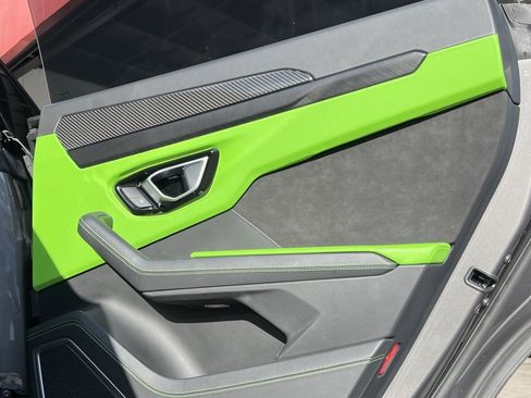 Used 2021 Lamborghini Urus image 23