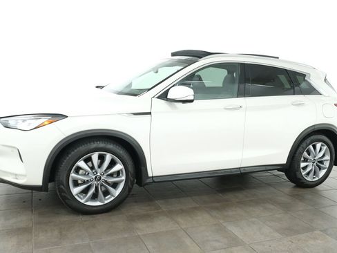 Used 2022 INFINITI QX50 Essential AWD/4WD image 2