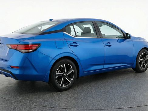 Used 2025 Nissan Sentra SV image 9