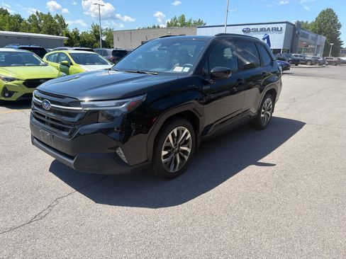 Used 2025 Subaru Forester Touring AWD/4WD image 1