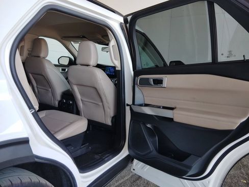 Used 2021 Ford Explorer XLT w/ Equipment Group 202A RWD image 14