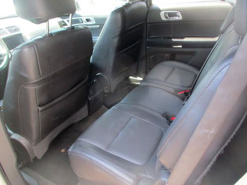 Used 2014 Ford Explorer XLT w/ Equipment Group 202A AWD/4WD image 10
