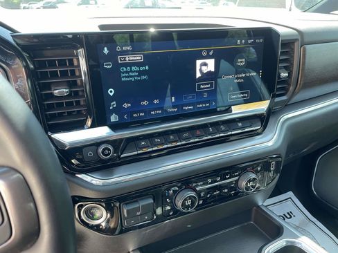 Used 2025 Chevrolet Silverado 1500 High Country w/ Midnight Edition AWD/4WD image 13