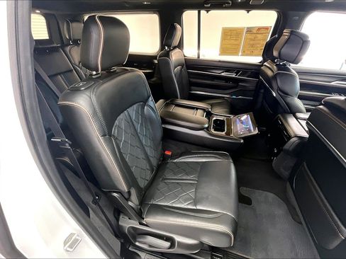 Used 2024 Jeep Grand Wagoneer Series III w/ Quick Order Packagew 28T AWD/4WD image 17
