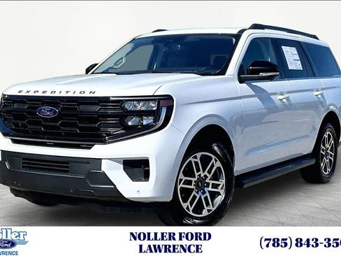 Used 2025 Ford Expedition Active AWD/4WD image 1