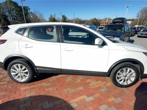 Used 2021 Nissan Rogue Sport S image 2