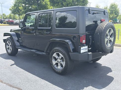 Used 2018 Jeep Wrangler Unlimited Sahara w/ Connectivity Group AWD/4WD image 21