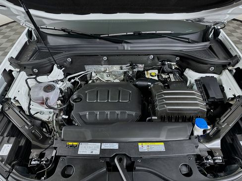 Used 2025 Volkswagen Atlas SE image 33