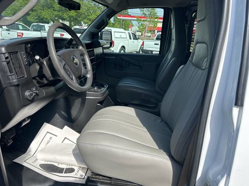 Used 2017 Chevrolet Express 2500 image 9
