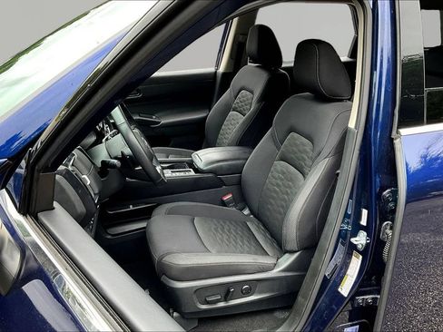 Used 2025 Nissan Pathfinder SV FWD image 21