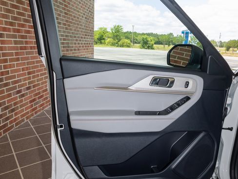 New 2025 Ford Explorer Active w/ Active Comfort Package image 9