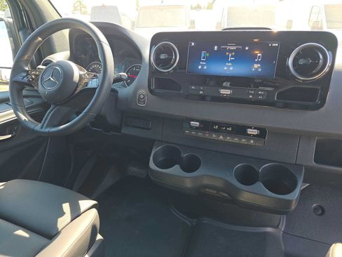 Used 2025 Mercedes-Benz Sprinter 2500 image 12