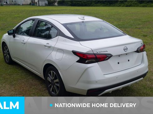 Used 2024 Nissan Versa SV FWD image 5