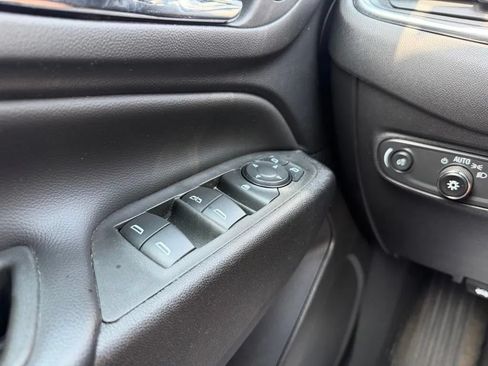Used 2024 Chevrolet Equinox LT FWD image 13
