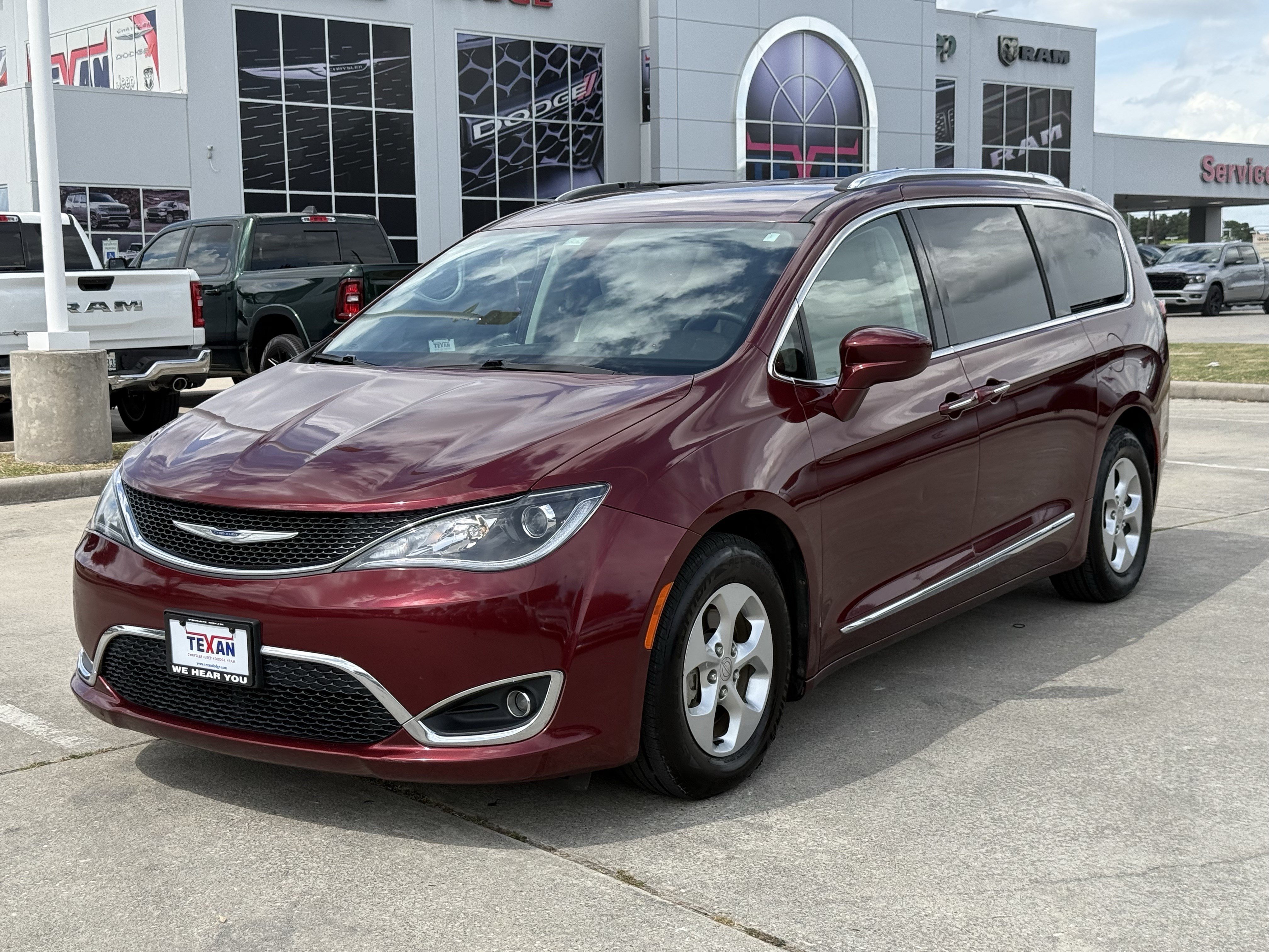 Used 2017 Chrysler Pacifica Touring-L Plus FWD image 10