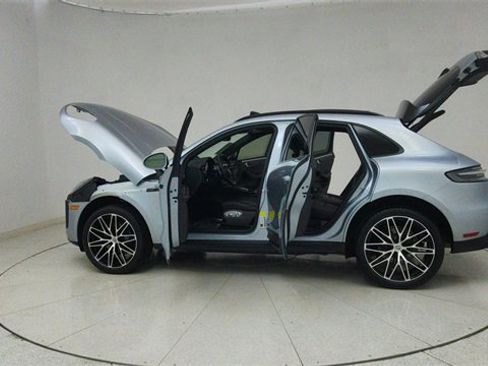 Used 2024 Porsche Macan w/ Premium Plus Package image 73