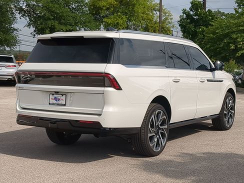 New 2026 Lincoln Navigator L Black Label AWD/4WD image 3