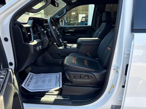 Used 2025 GMC Sierra 1500 AT4 AWD/4WD image 9