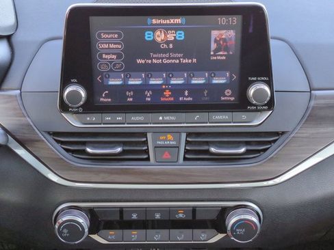 Used 2024 Nissan Altima 2.5 SV image 17