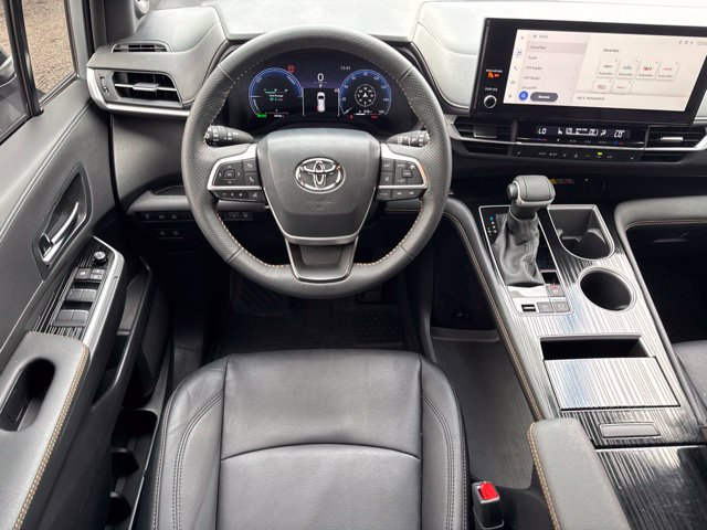 Used 2026 Toyota Sienna XLE Woodland Edition AWD/4WD image 5