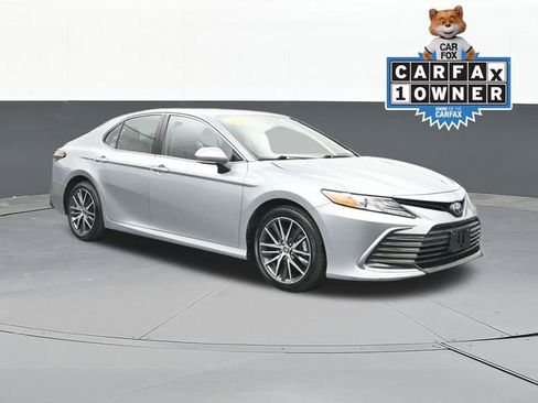 Used 2024 Toyota Camry XLE FWD image 1