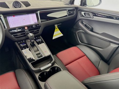 New 2025 Porsche Macan image 26