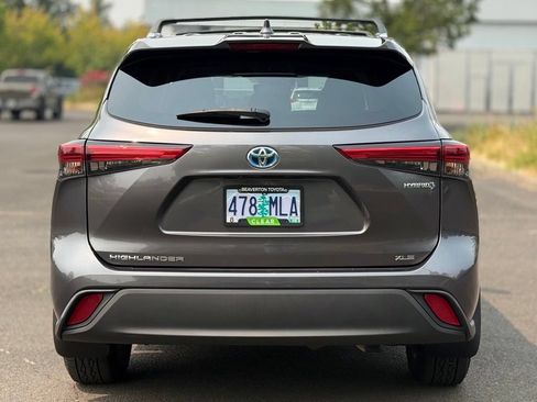 Used 2020 Toyota Highlander XLE AWD/4WD image 4