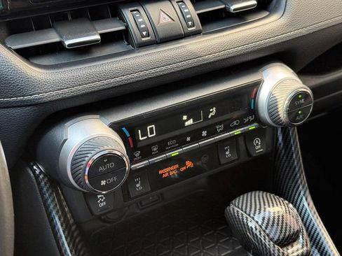 Used 2020 Toyota RAV4 XLE Premium AWD/4WD image 28
