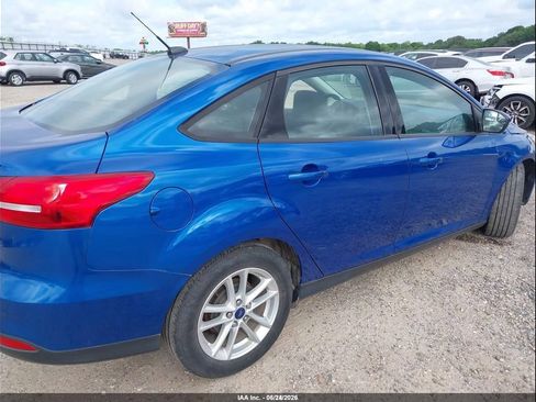Used 2018 Ford Focus SE FWD image 2