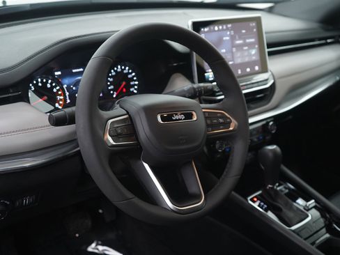 Used 2024 Jeep Compass Limited image 20