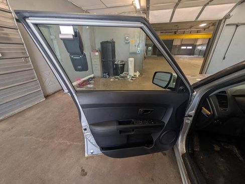 Used 2012 Kia Soul FWD image 22