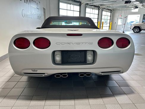 Used 2001 Chevrolet Corvette Convertible w/ Preferred Equipment Group2 RWD image 7