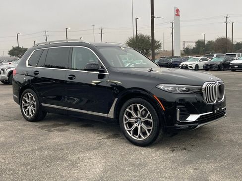Used 2022 BMW X7 xDrive40i w/ Premium Package image 3