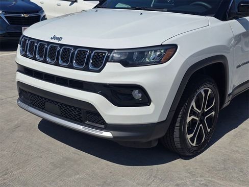 Used 2024 Jeep Compass Limited image 8