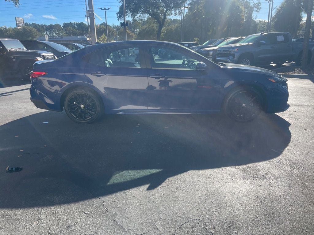 Used 2025 Toyota Camry SE FWD image 4