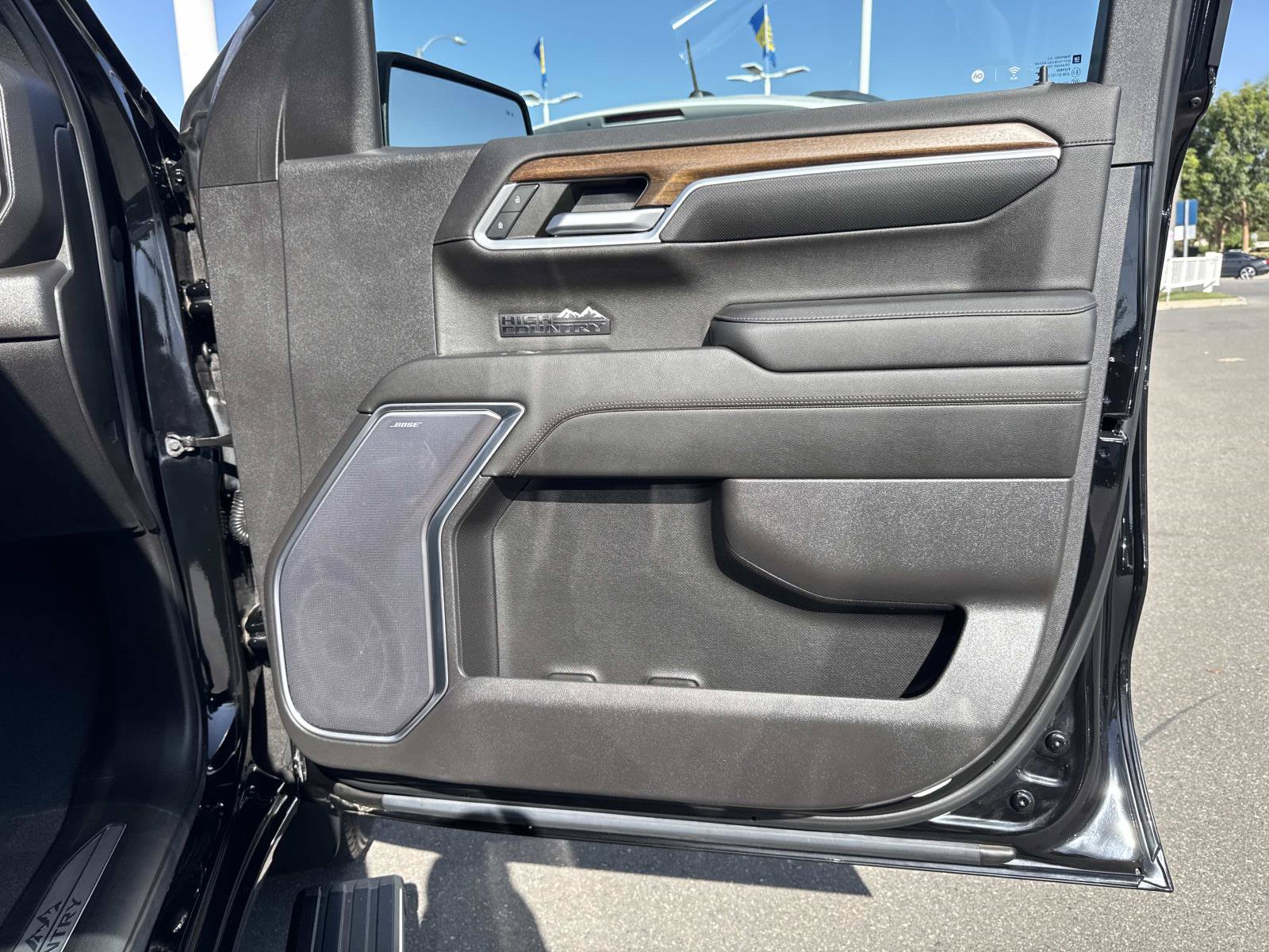 Used 2022 Chevrolet Silverado 1500 High Country w/ Technology Package AWD/4WD image 34