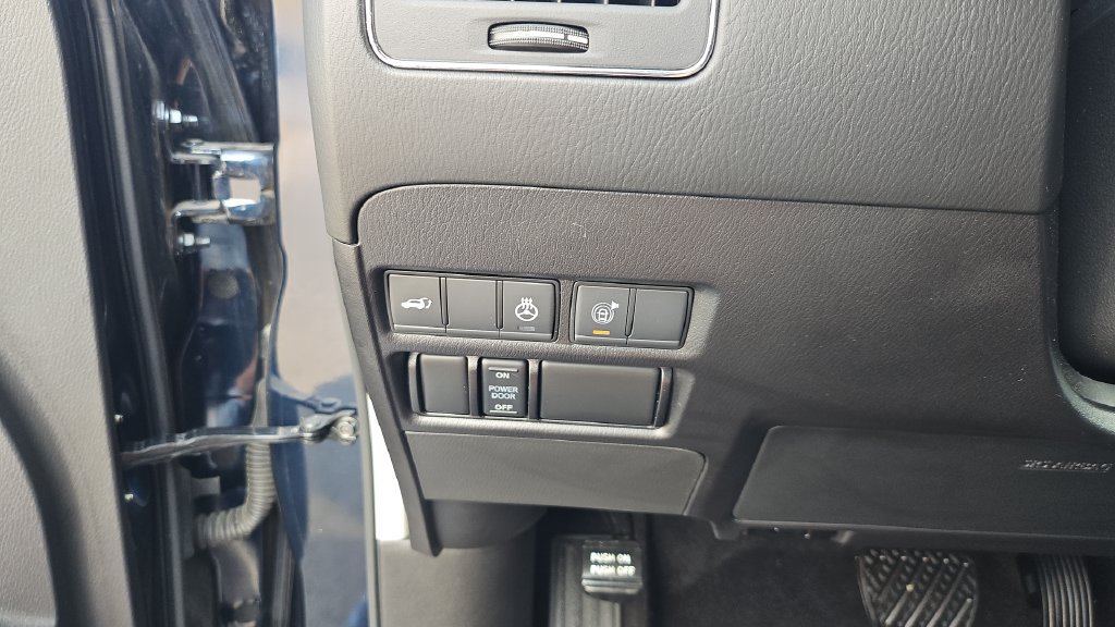 Certified 2023 Nissan Armada Platinum w/ Captain's Chairs Package RWD image 13
