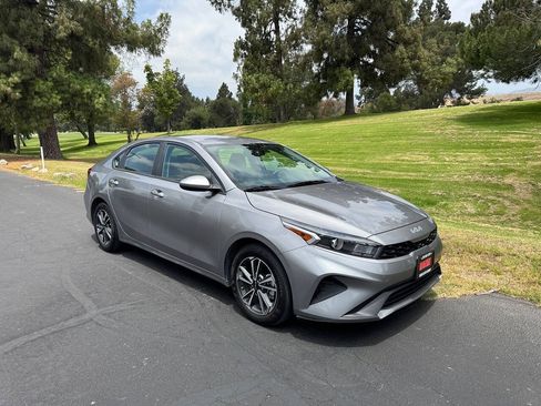 Used 2024 Kia Forte LXS FWD image 2